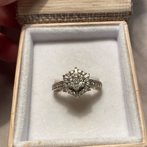 Size 8, white gold, cluster diamond ring.